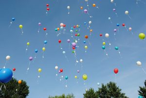 TweelingEngeltjes de eerste keer de verjaardag vieren van een overleden tweeling doe je dat met ballonnen?
